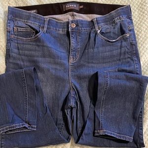 Torrid 20R bombshell skinny dark wash jeans
